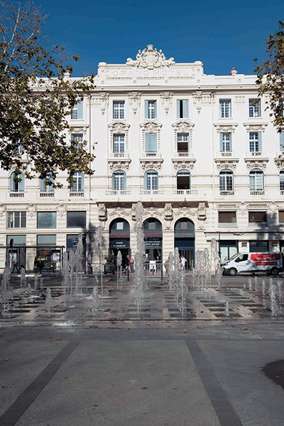 Bieber_Grand-hotel-d'Antibes_125-fenetres-(RAL-9016)_gamme-Inova