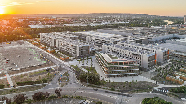 Credit-Agricole-Immobilier-et-GA-Smart-Building_Le-green-campus-de-Stellantis-a%CC%80-Poissy-(78)_credit-Potion-Mediatique