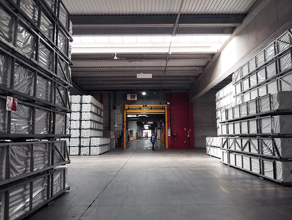 DECEUNINCK_zone-de-stockage-des-profiles-PVC