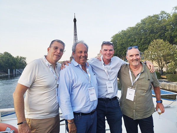 DSI_Chacal_evenement-2025_Marc-Phlippoteau-directeur-general-de-la-filiale-francaise-et-Afrique-de-Roto-Frank_Jean-Marc-Gonnord-fondateur-et-codirigeant-de-Goplast-avec-son-epouse-Sabine-Gonnord_Aymeric-Reinert-directeur-general-Profils-Systemes