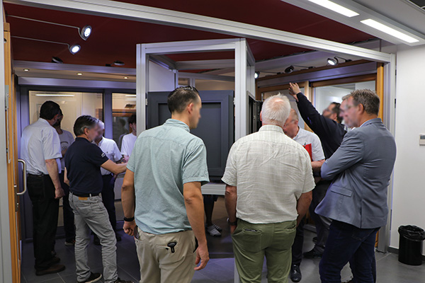 Ferco-SAS_nouvelle-gamme-sans-embase-avec-epure-maximale-du-design-de-la-poignee-et-declinaison-pour-fenetres-et-portes