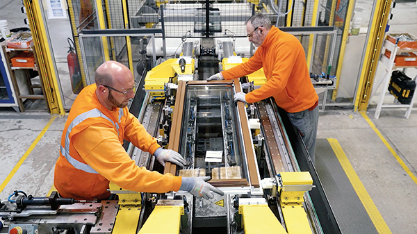 GAM-GIMM_POREAUX_Montage-des-ouvrants-et-traverses-autour-du-vitrage