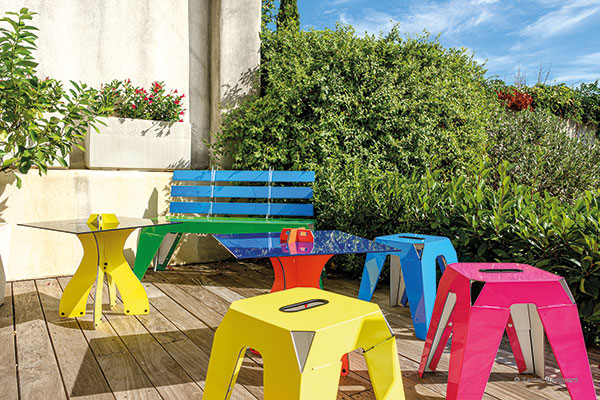 Interlock-Design_tables-chaises-fauteuils-parasols-bureaux-rangements