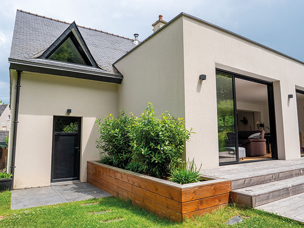 Pasquet_Porte-de-service-PVC_Noir-9005_Modele-Viviane_porte-fenetre-coulissante-Aluminium