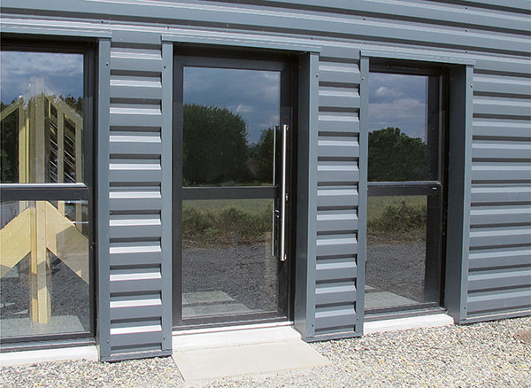 Pasquet_Porte-entree-technique-aluminium_Noir9005_EnSit