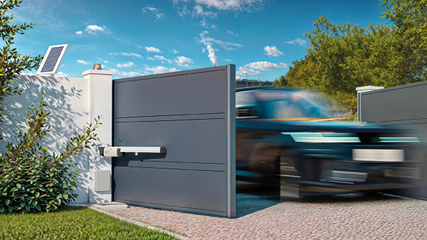 Somfy_IXENGO-L-3S+-LIFESTYLE-WITH-SOLAR