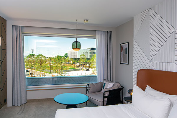 WICONA_chantier-Hotel-Sheraton-45e-paralelle-(13)_credit-Patrick-Loubet