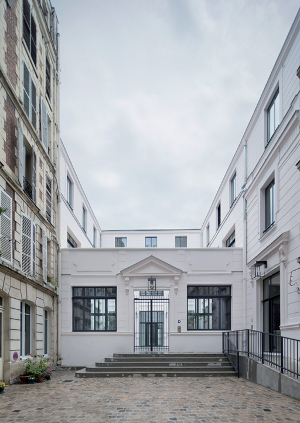 L'agence NDCG Architectes a fait appel aux solutions Initial pour réhabiliter la façade des lofts Lancry, ancienne joaillerie au coeur de Paris. ©Kawneer