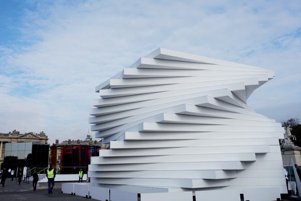 Hymne à l'audace avec le pavillon 