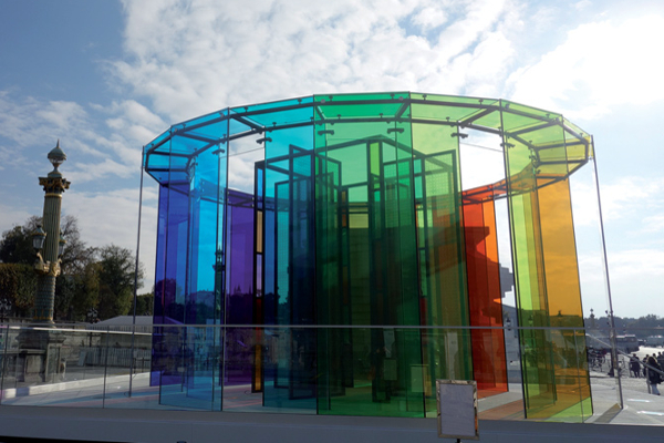 Carrousel de verres avec le pavillon 