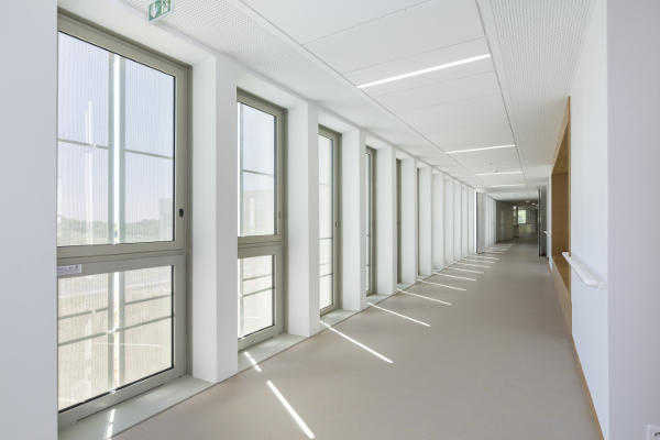 © Architecte : Groupe-6 architectes (38) - Entreprise : Gargini (30) - Photo : Hervé Fabre.