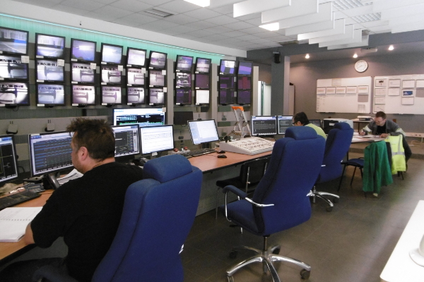 Salle de contrôle float ©Saint-Gobain