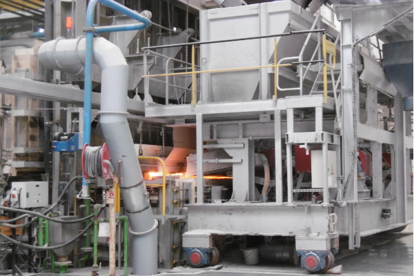 Enfournement des matières premières ©Saint-Gobain