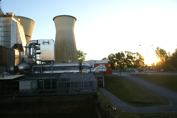 Nouvelles installations de traitement des fumées + Château d'eau et tour aéroréfrigérante ©Saint-Gobain