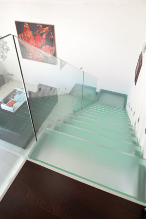 Escalier et garde corps, gamme Lite-Floor, verre SGG Stadip Protect (Saint-Gobain) Â©Peter Rafaj, Professional Foto