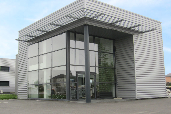 Catégorie Façades et tertiaire : Menuiserie Bouissou ©Profils Systèmes