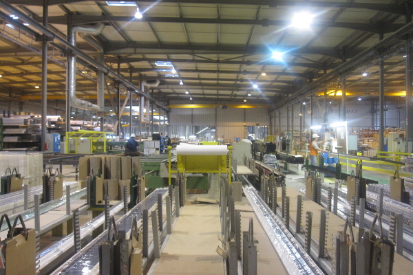 L?atelier bicoloration de l?unité de production Profils Systèmes ©Richard Sprang ? Profils Systèmes