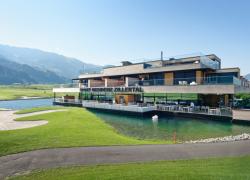 Complexe sportif avec vue panoramique sur les Alpes de Zillertal avec des solutions heroal