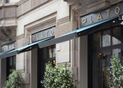 Les stores solaires QUBICA Flat rénovent les vitrines du Plato Chic Superfood à Milan
