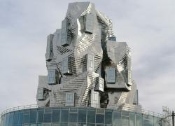 Tout le savoir-faire Schüco pour le centre artistique Luma à Arles signé Frank Gehry