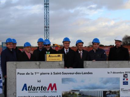 Atlantem Industries pose la 1ère pierre de son usine 4.0 AM-X à Fougères (35)