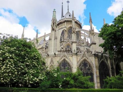 Notre-Dame : 1 000 experts appellent à éviter la "précipitation"