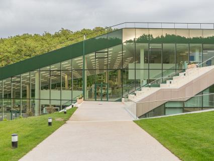Les Cauquillous des Laboratoires Pierre Fabre, une réalisation Wicona