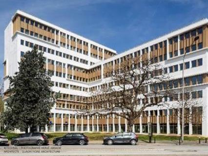 Une enveloppe renovée pour l'immeuble de bureaux métroscop à Créteil