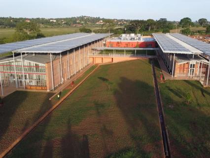 Nice fait don de ses solutions en chirurgie pédiatrique à l’hôpital d'Entebbe, Ouganda 