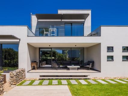 Le confort d'une villa passive en Espagne avec Swisspacer, Saint-Gobain et Finstral