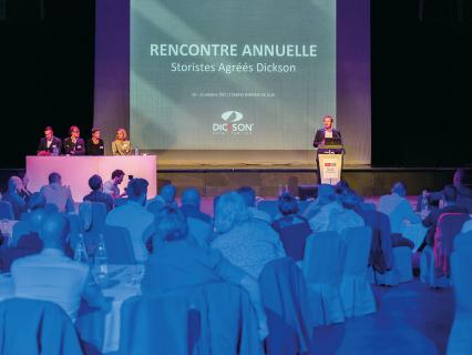 Storistes Agréés Dickson, des racines et le vent en poupe