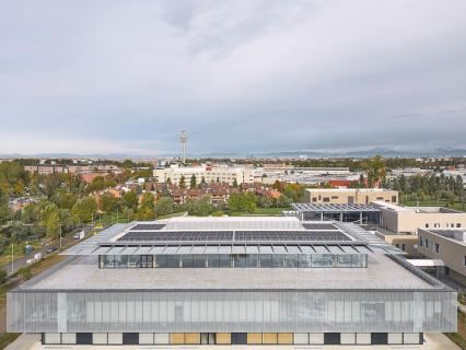 Une enveloppe lumineuse pour le siège de la médecine du futur à Milan