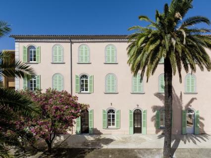 Les volets aluminium Ehret habillent sur mesure un bâtiment à haute valeur patrimoniale