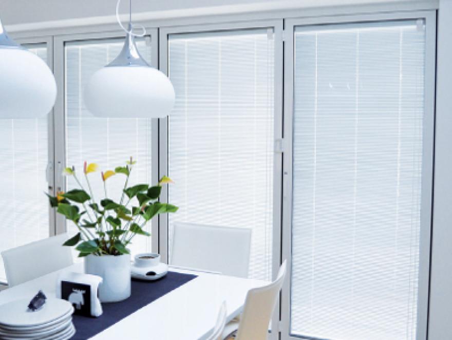 Vitrage isolant à store intégré