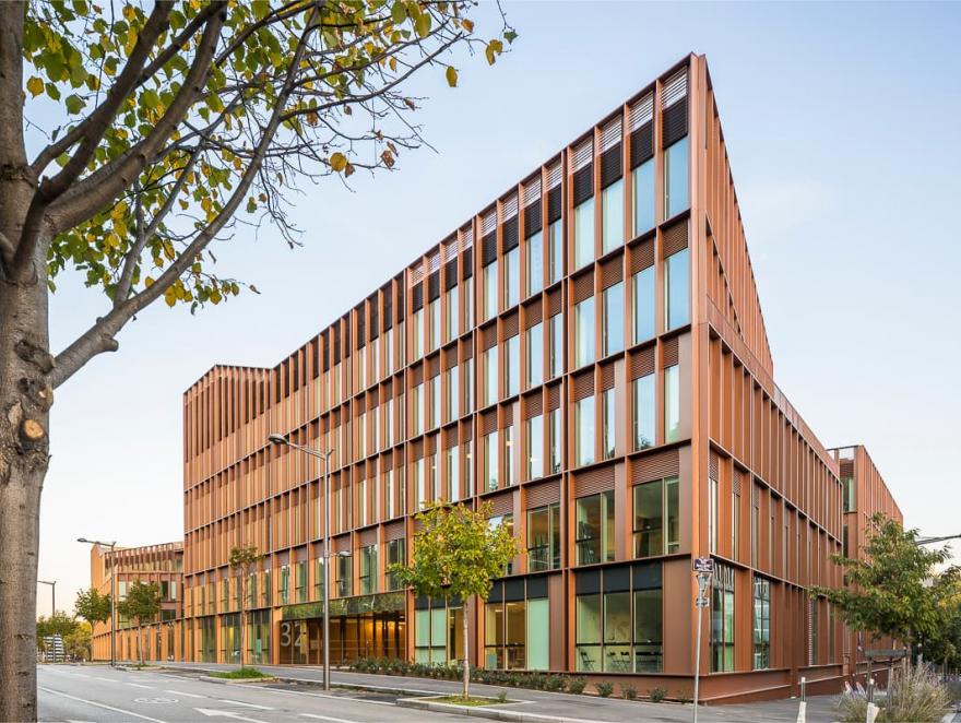 Les murs-rideaux de Reynaers relèvent les défis géométriques du siège régional de Nexity