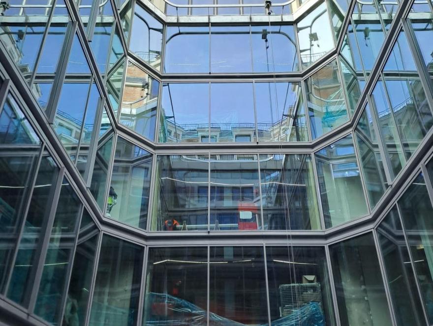 MAF Atlantique réalise un mur-rideaux hors norme pare-flamme pour le Patio du "39 Colisée"