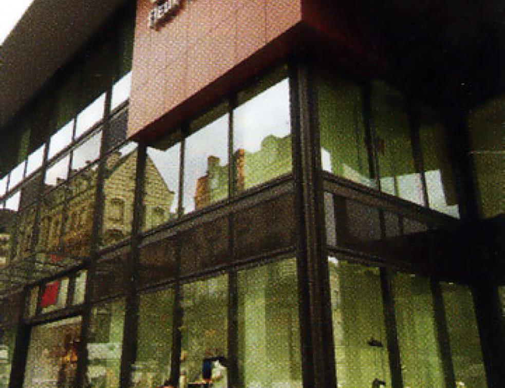 S1 : Transparence et anti-reflet pour les vitrines