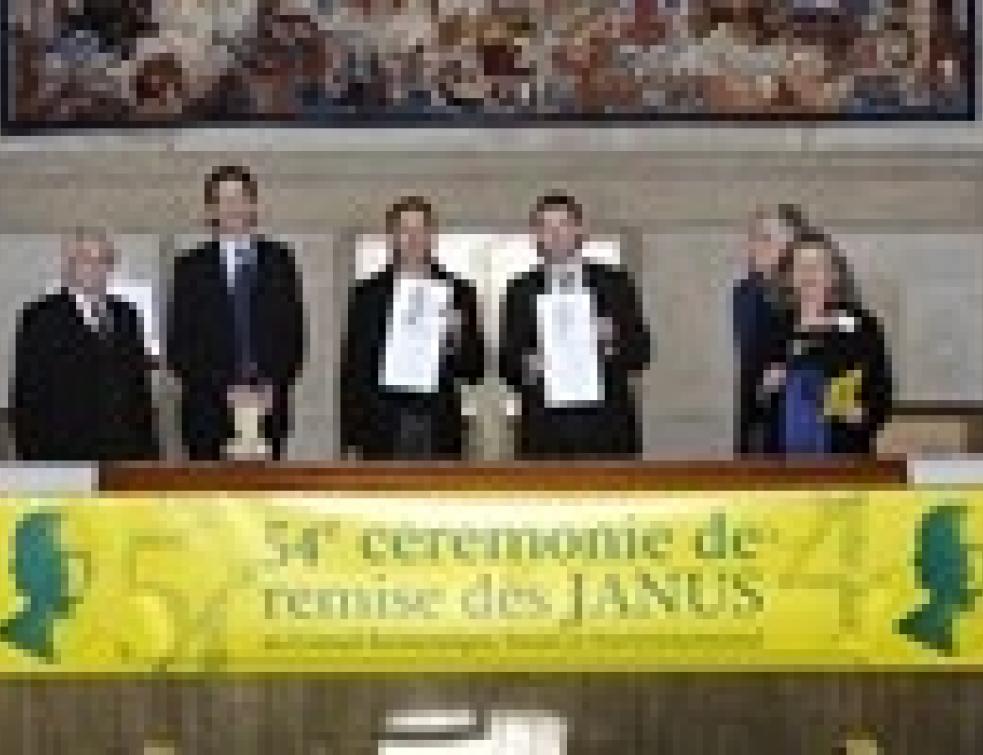 Double récompense pour design GraphiK System® des portes d'entrée K-LINE