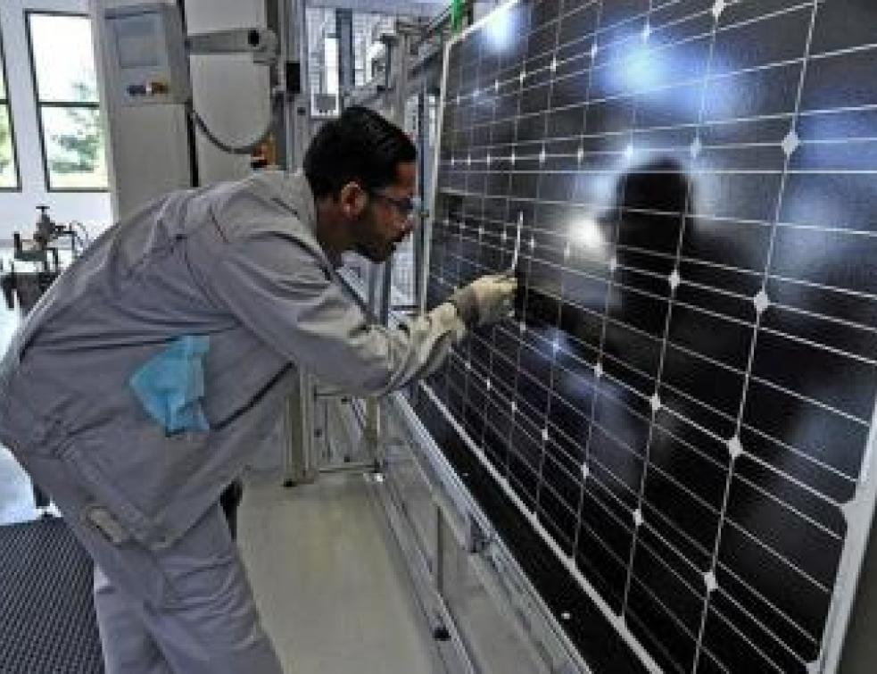 Photovoltaïque/éolien: deux missions pour relancer les filières