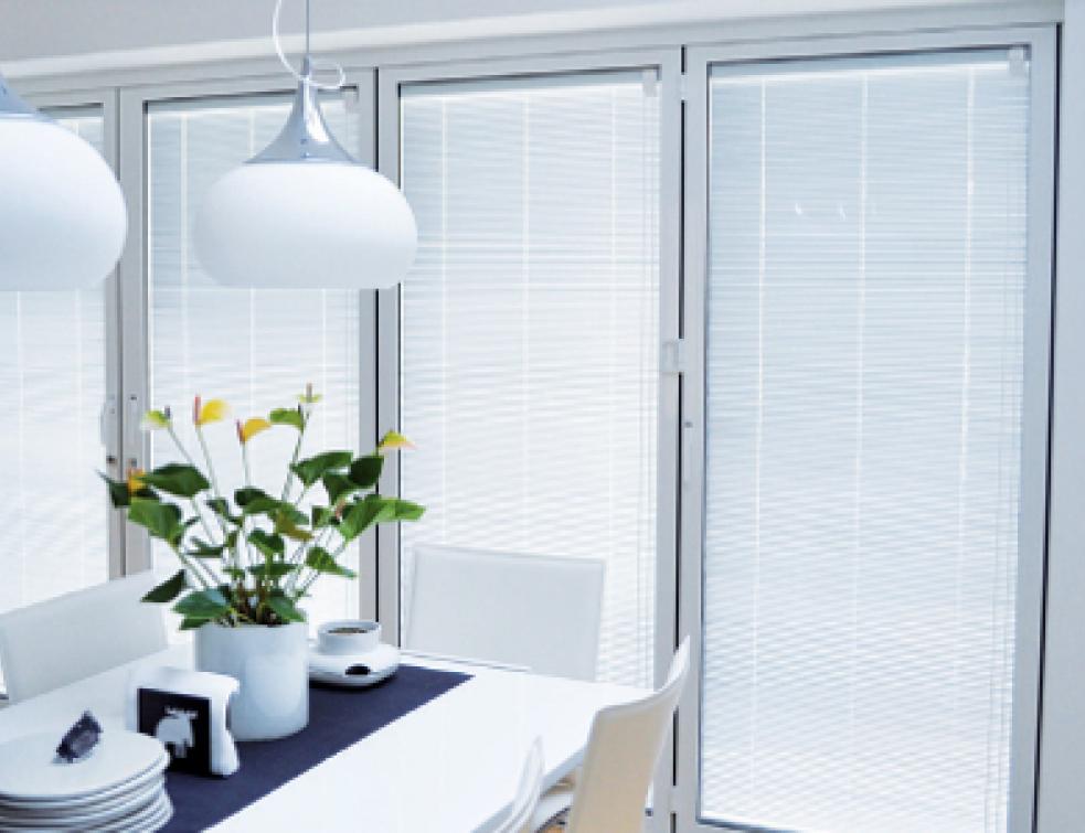 Vitrage isolant à store intégré