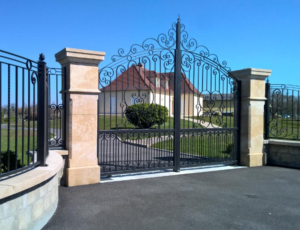Portails, clôtures et garde-corps : soudés et connectés
