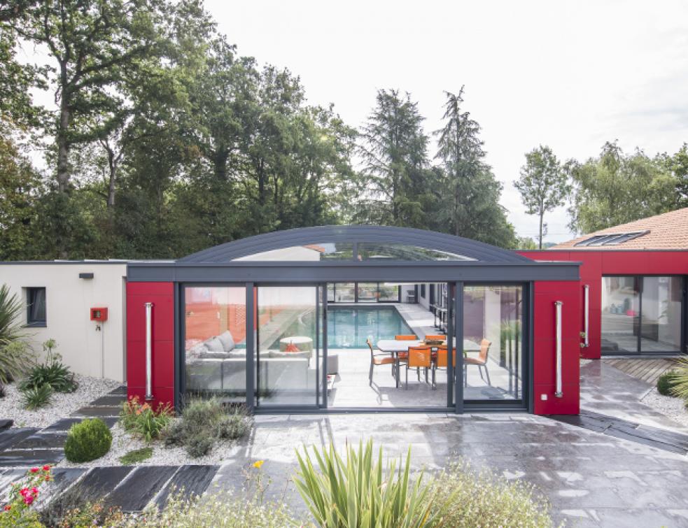 L'abri de piscine UP de Concep Alu,  élu Trophée d'Or aux 