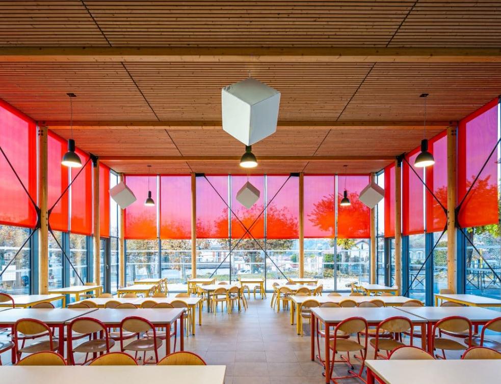 Mermet protège et colore la façade du restaurant scolaire de Vinay