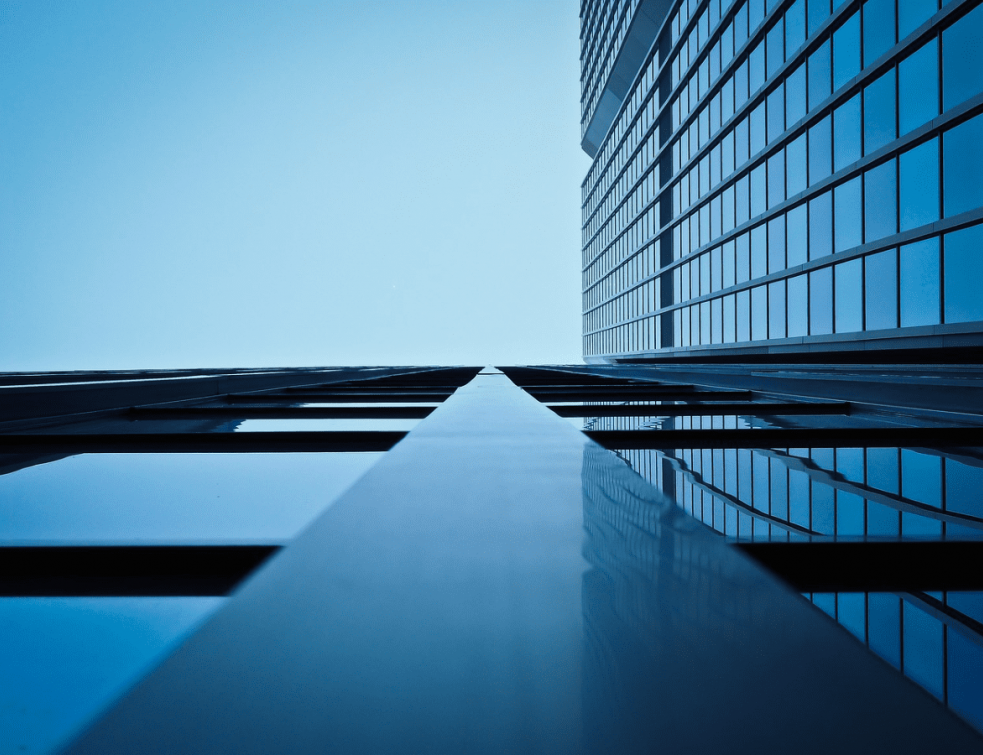 Vue sur une façade en verre