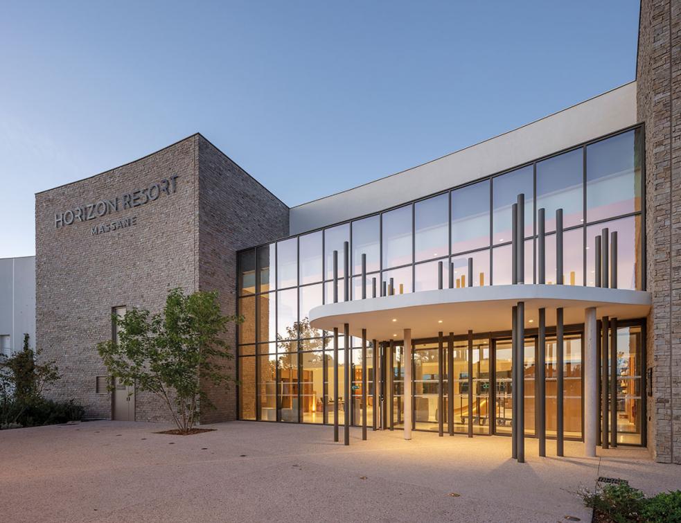 Profils-Systemes_credits-Richard-Sprang_Architecte-Pascal-Megias_Alexandre-Boulin-ASA_Damien-Carreres-ADC_Horizon-Resort-Massane