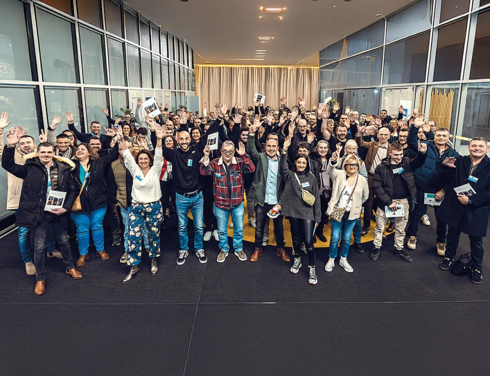 EXPERT-FENETRE-photo-groupe-catalogue_retouche-IA