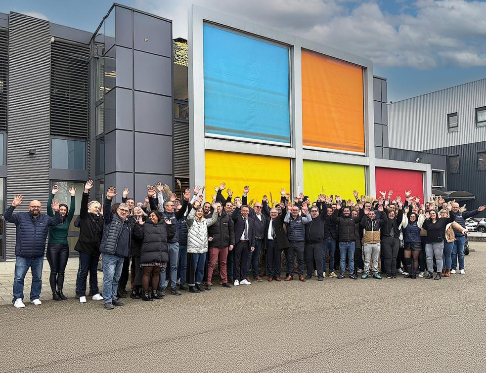 ROGER-AUTAA-Groupe-en-visite-chez-Marquises_retouche decor IA